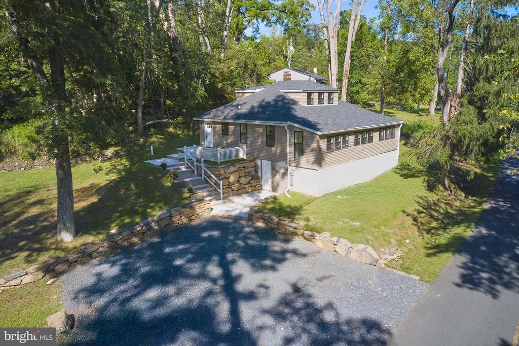 532 HOLLOW ROAD