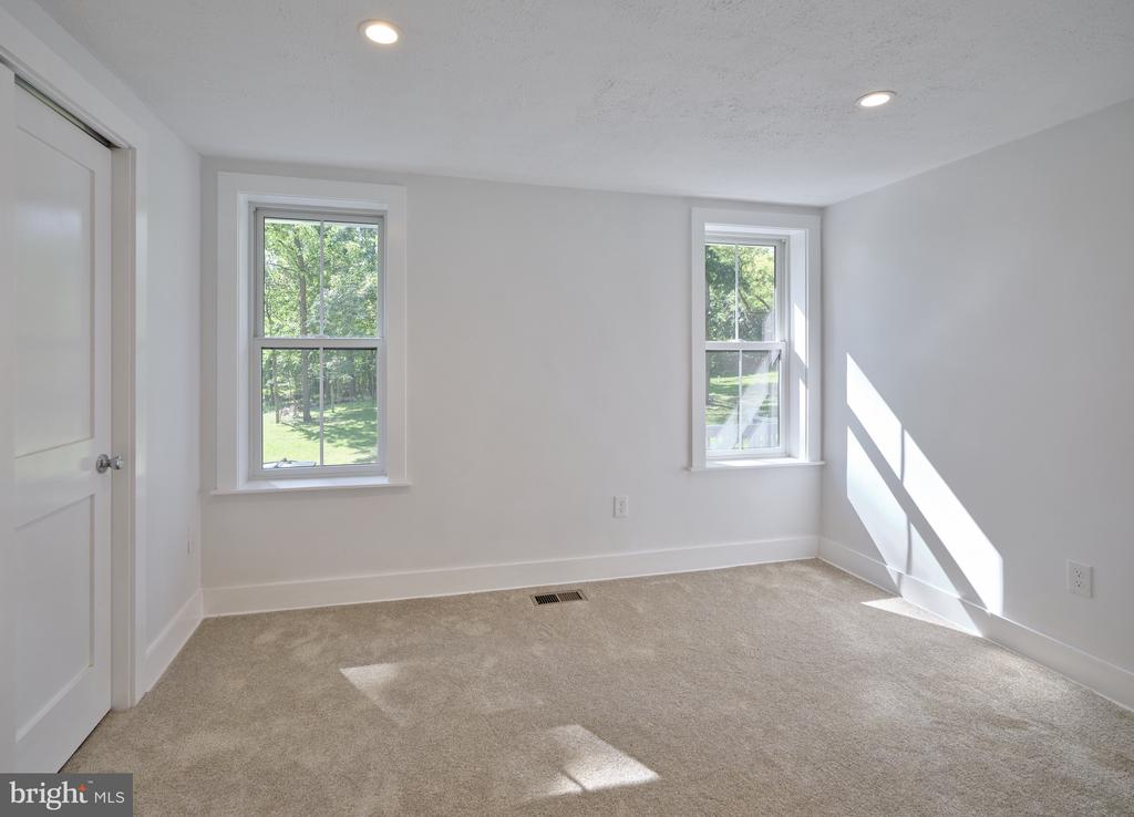 532 HOLLOW ROAD