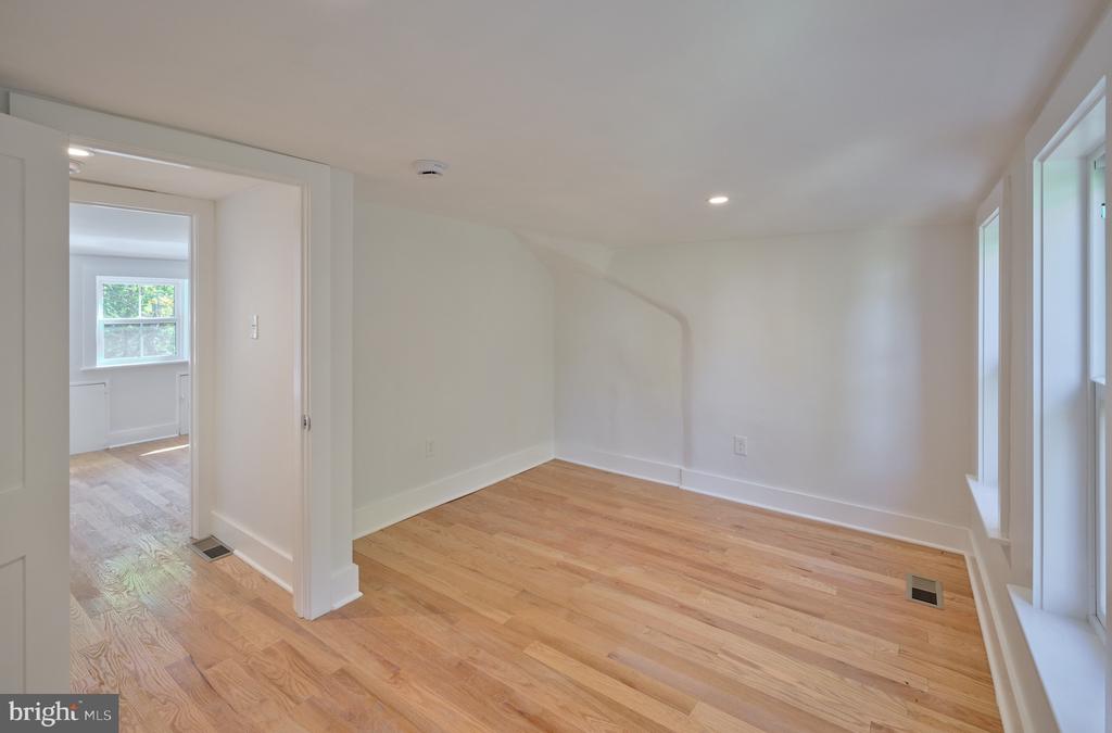 532 HOLLOW ROAD