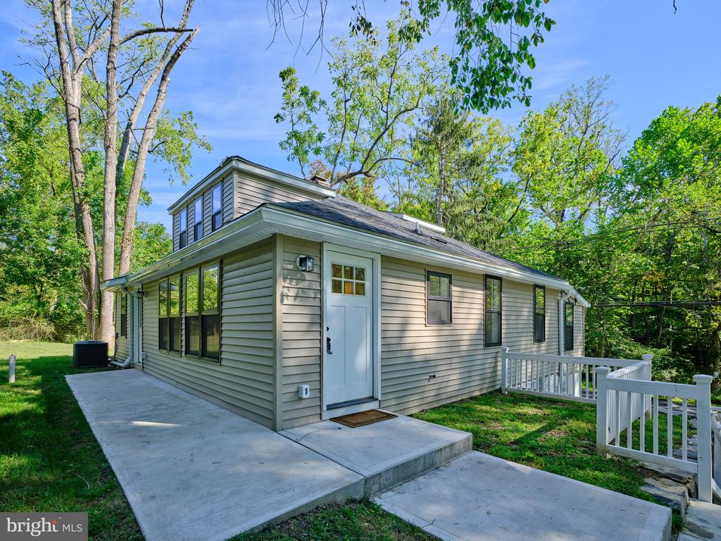 532 HOLLOW ROAD