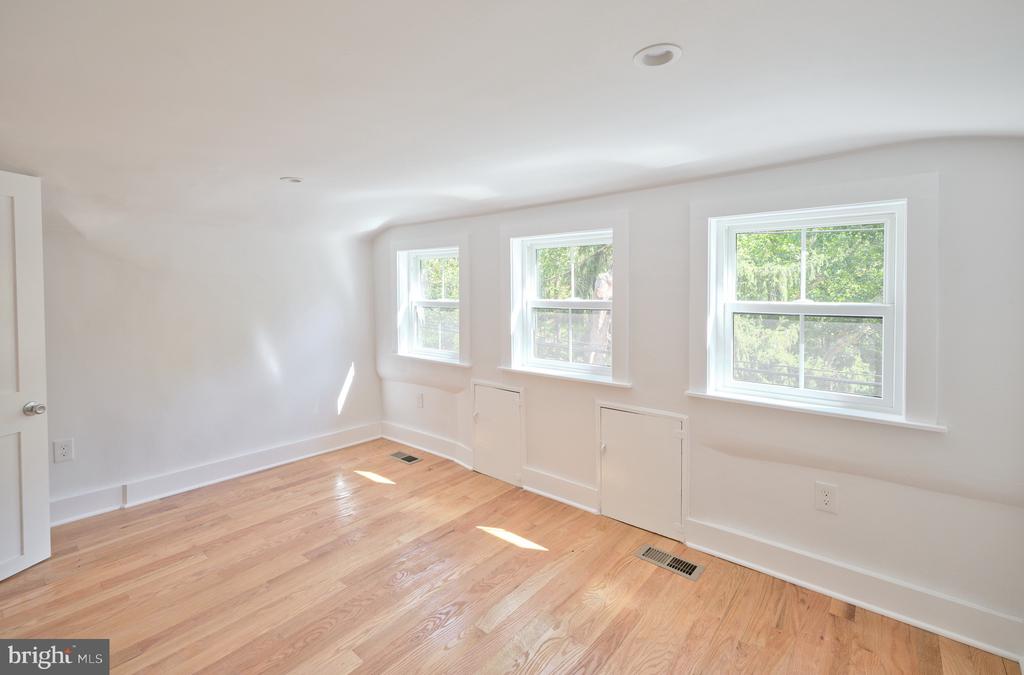 532 HOLLOW ROAD