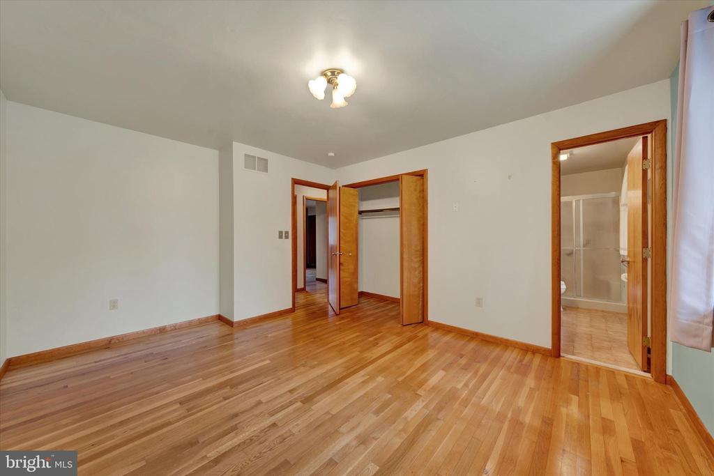31 BARBARA DRIVE