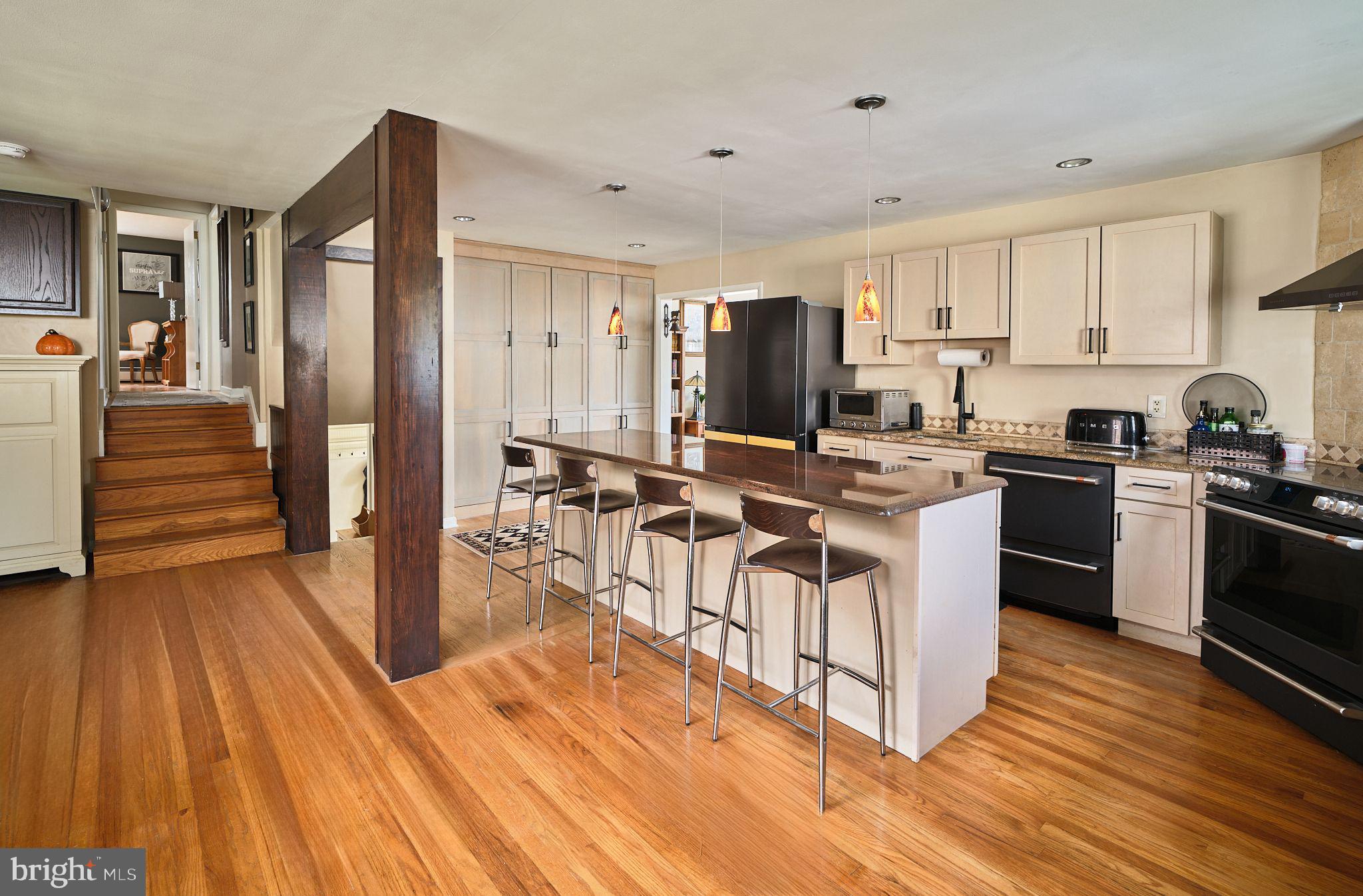 185 DAVIS ROAD