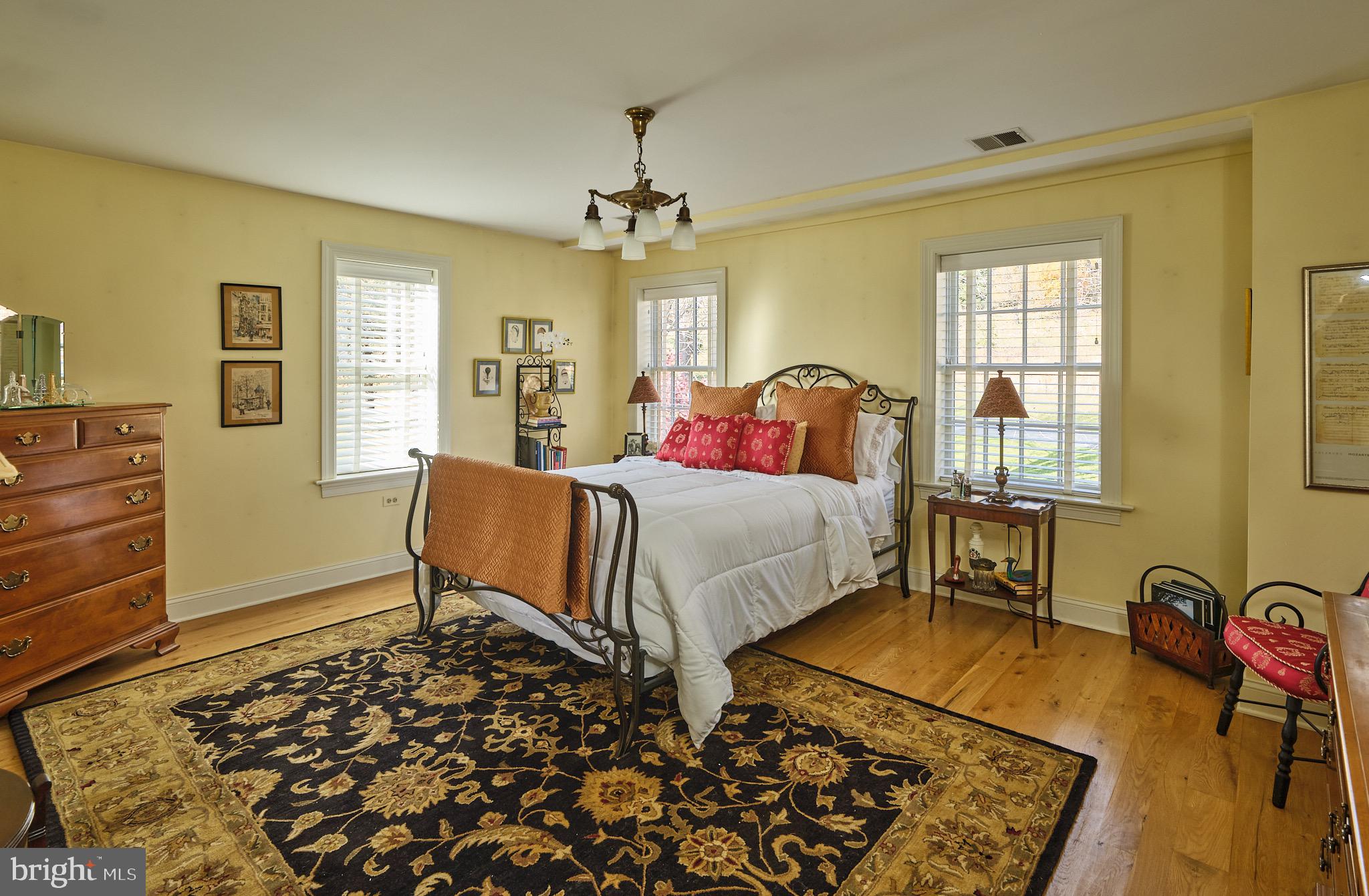 1400 COUNTY LINE E