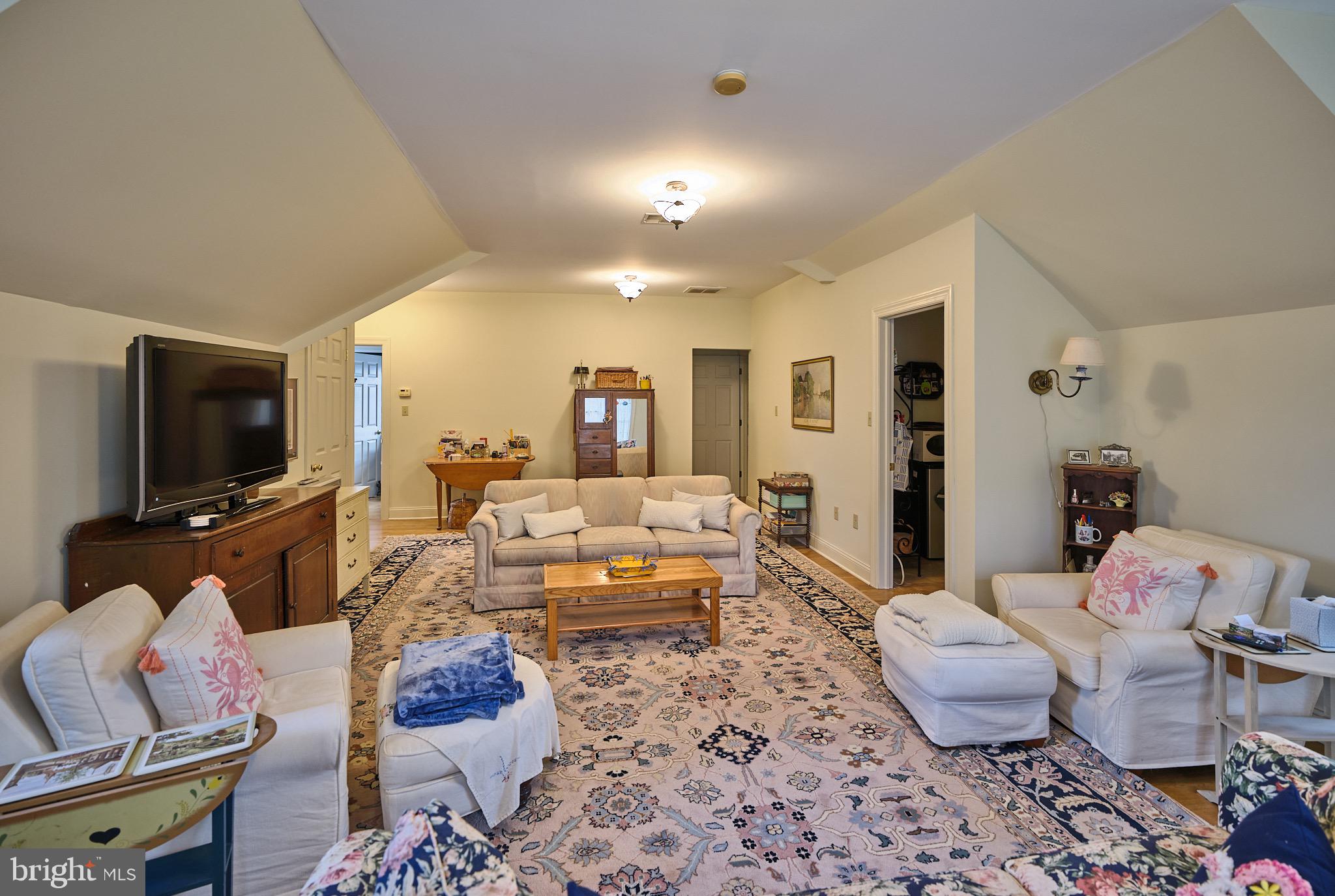 1400 COUNTY LINE E