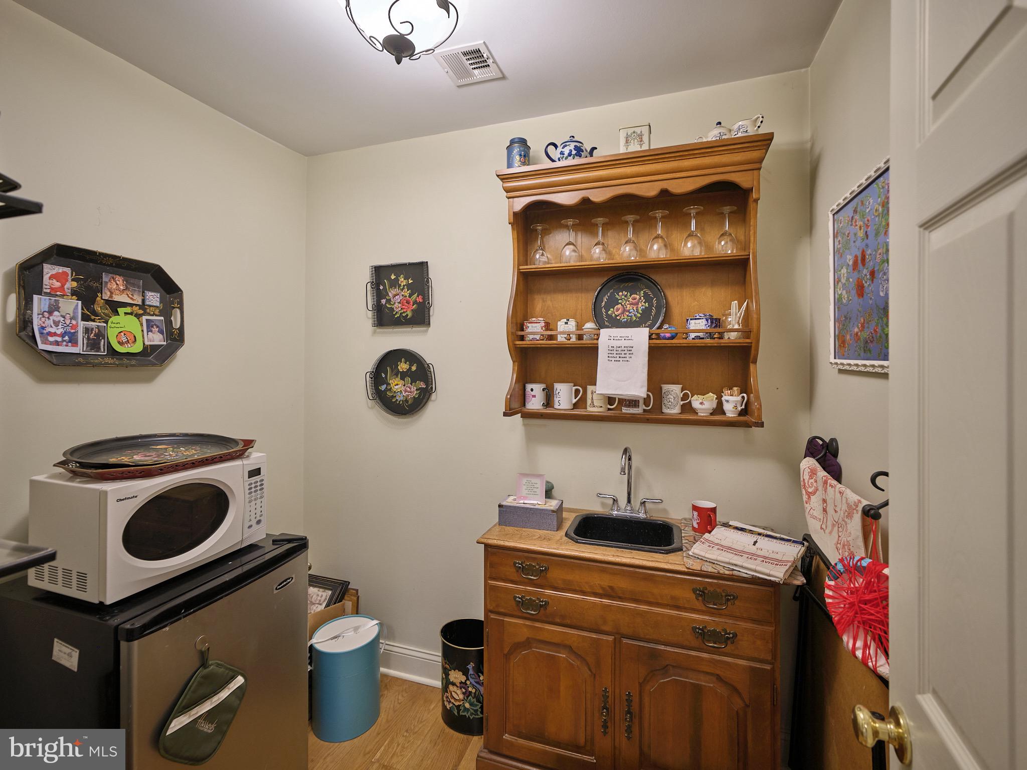 1400 COUNTY LINE E