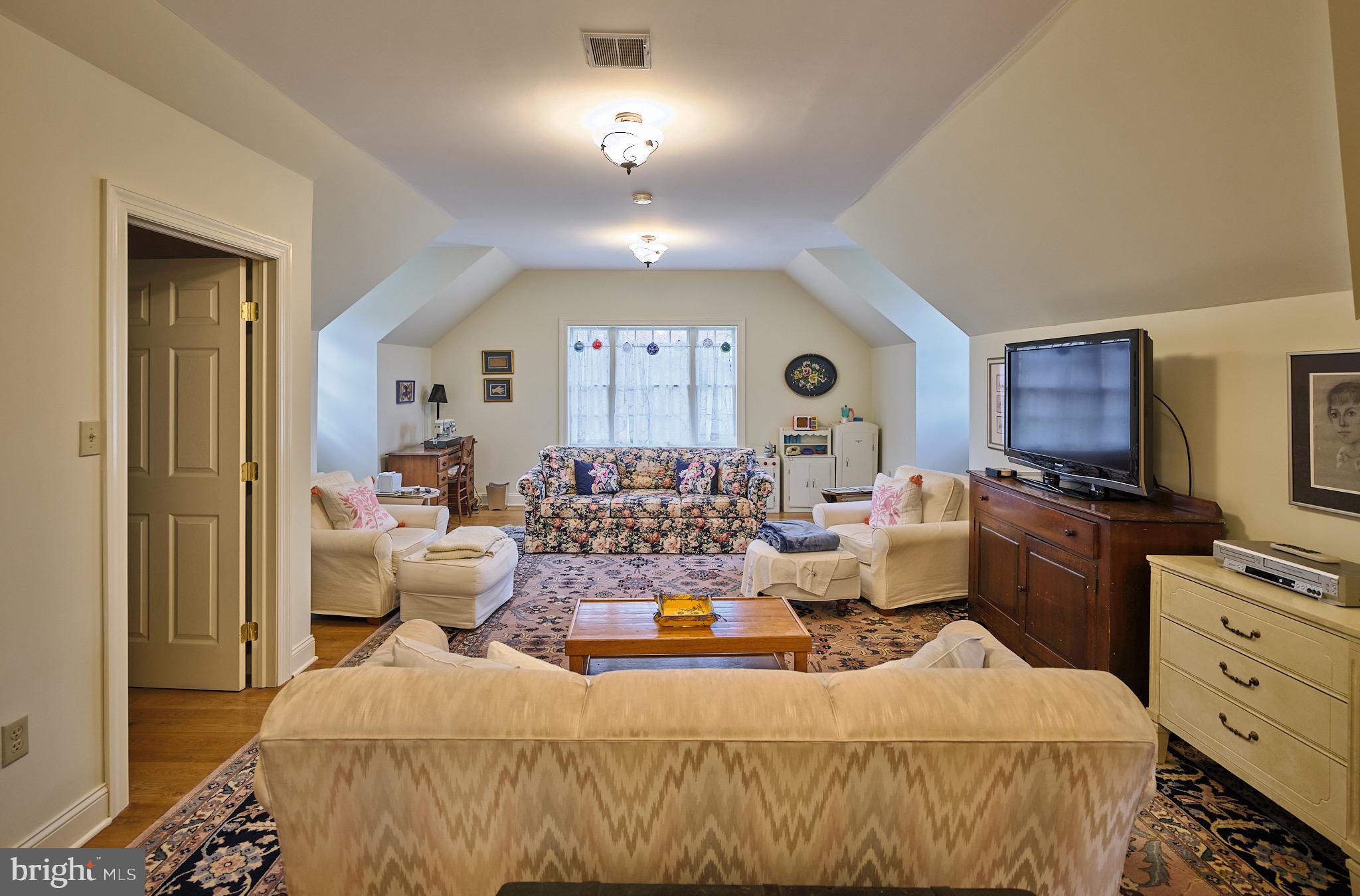 1400 COUNTY LINE E