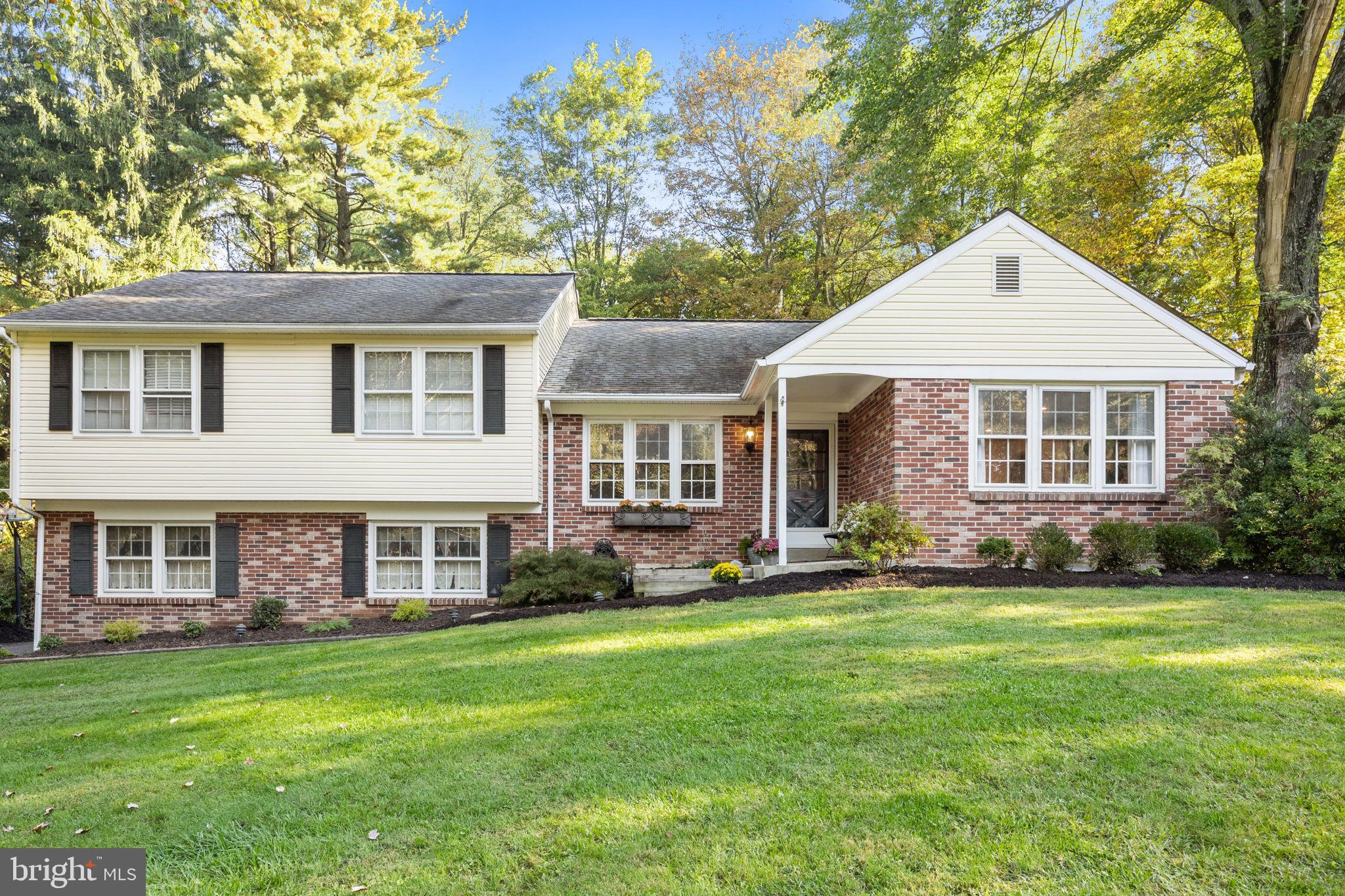 15 PEBBLE WOODS DRIVE N