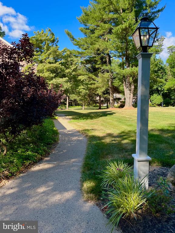 129 FOXCROFT DRIVE