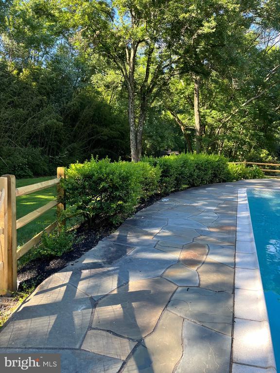 129 FOXCROFT DRIVE