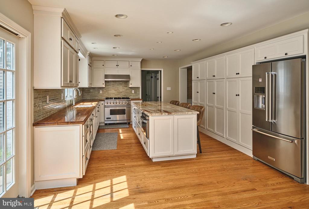 129 FOXCROFT DRIVE