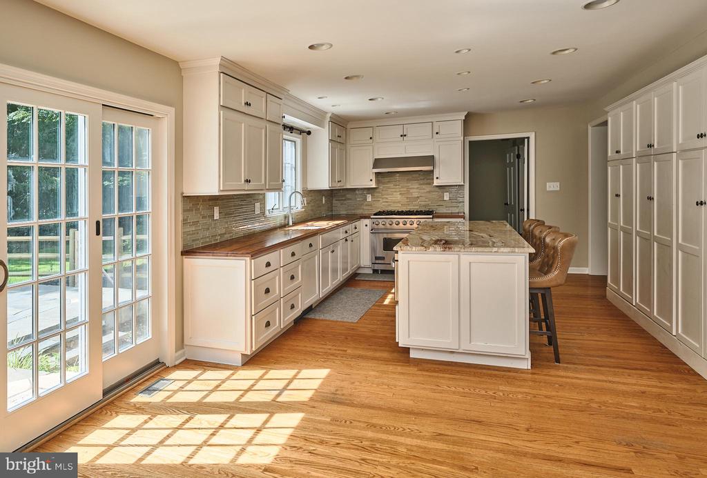 129 FOXCROFT DRIVE