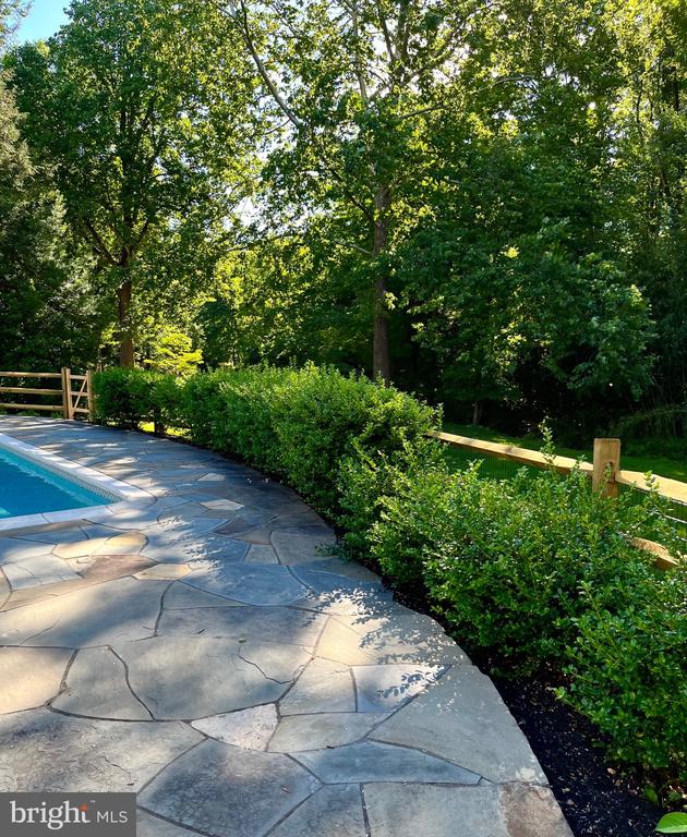 129 FOXCROFT DRIVE