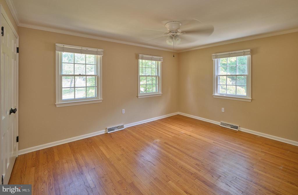 129 FOXCROFT DRIVE