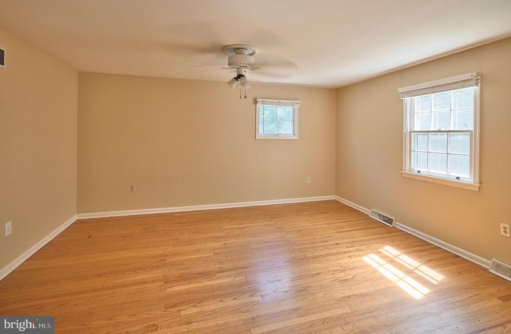 129 FOXCROFT DRIVE