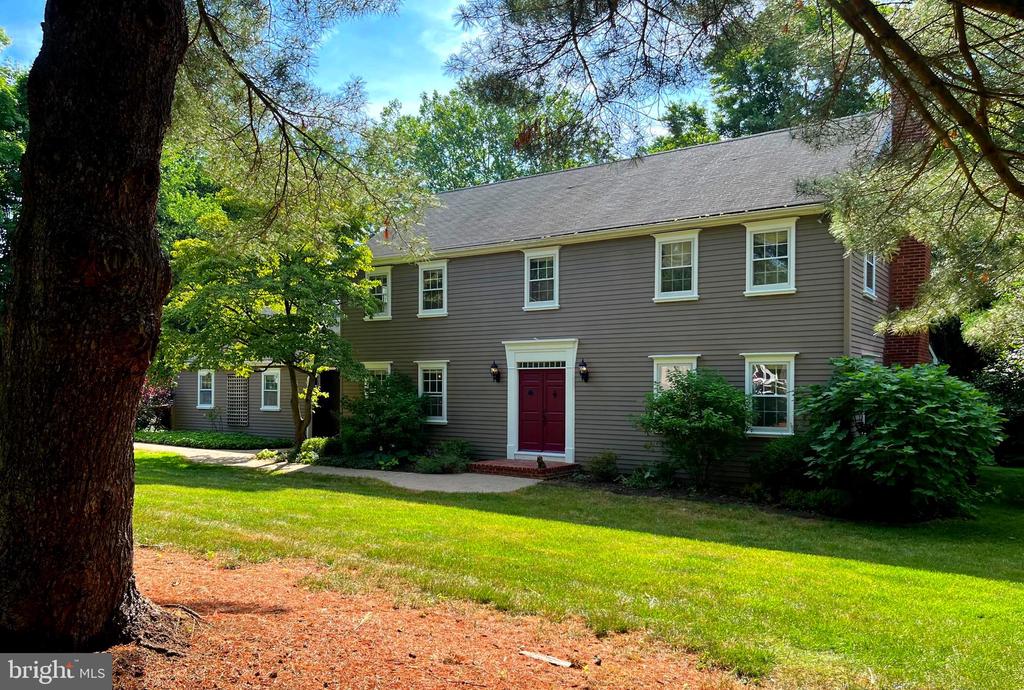 129 FOXCROFT DRIVE