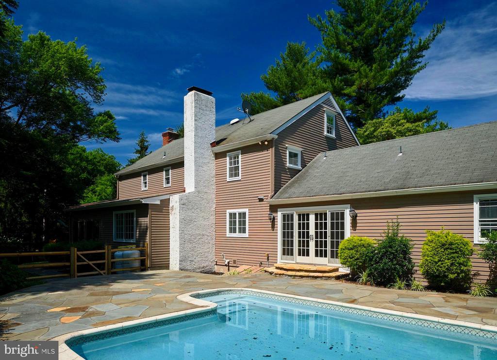 129 FOXCROFT DRIVE