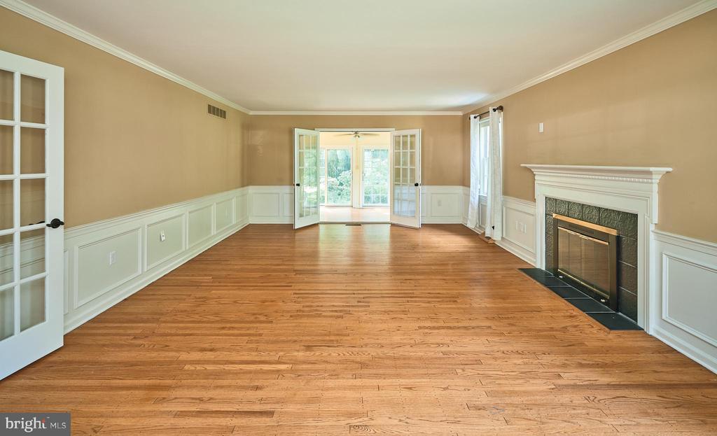 129 FOXCROFT DRIVE