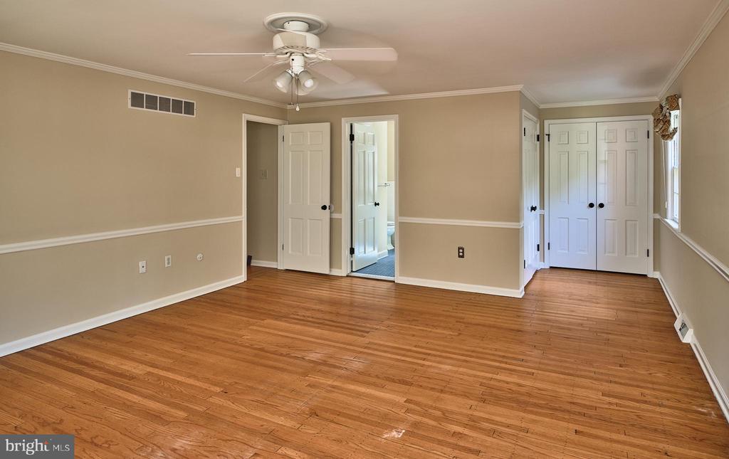 129 FOXCROFT DRIVE