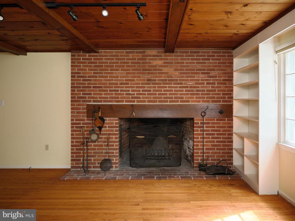 129 FOXCROFT DRIVE