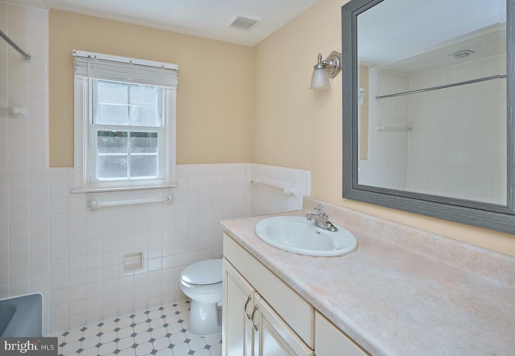 129 FOXCROFT DRIVE