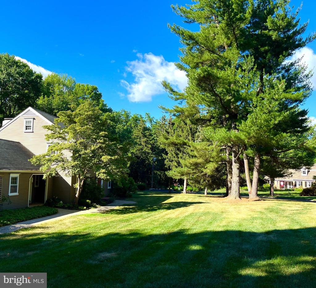129 FOXCROFT DRIVE