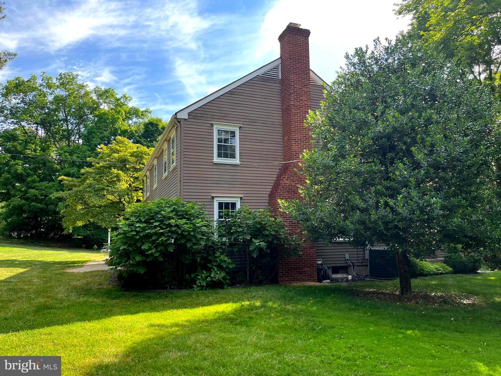 129 FOXCROFT DRIVE