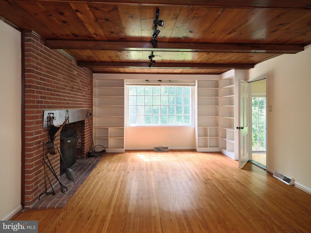 129 FOXCROFT DRIVE