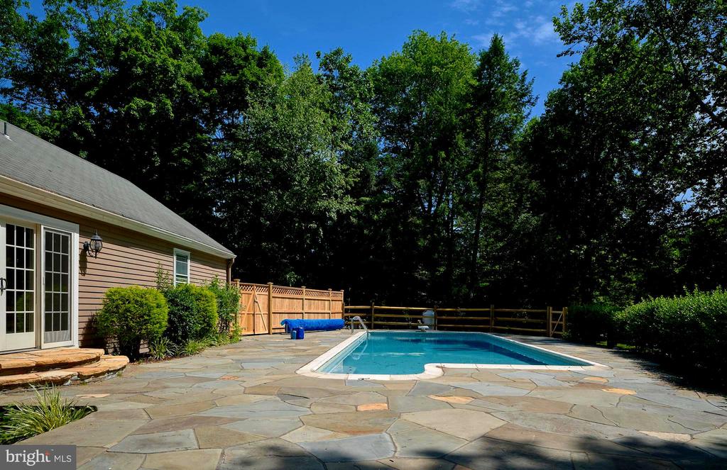 129 FOXCROFT DRIVE