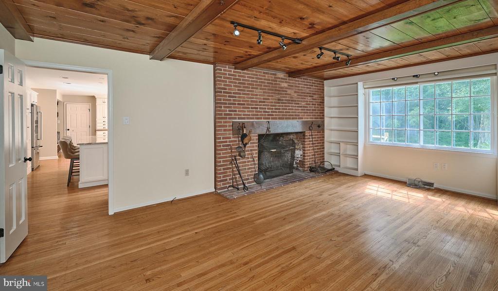 129 FOXCROFT DRIVE
