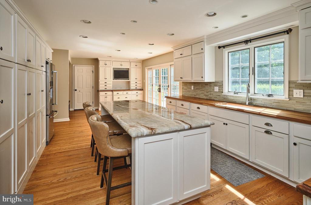 129 FOXCROFT DRIVE