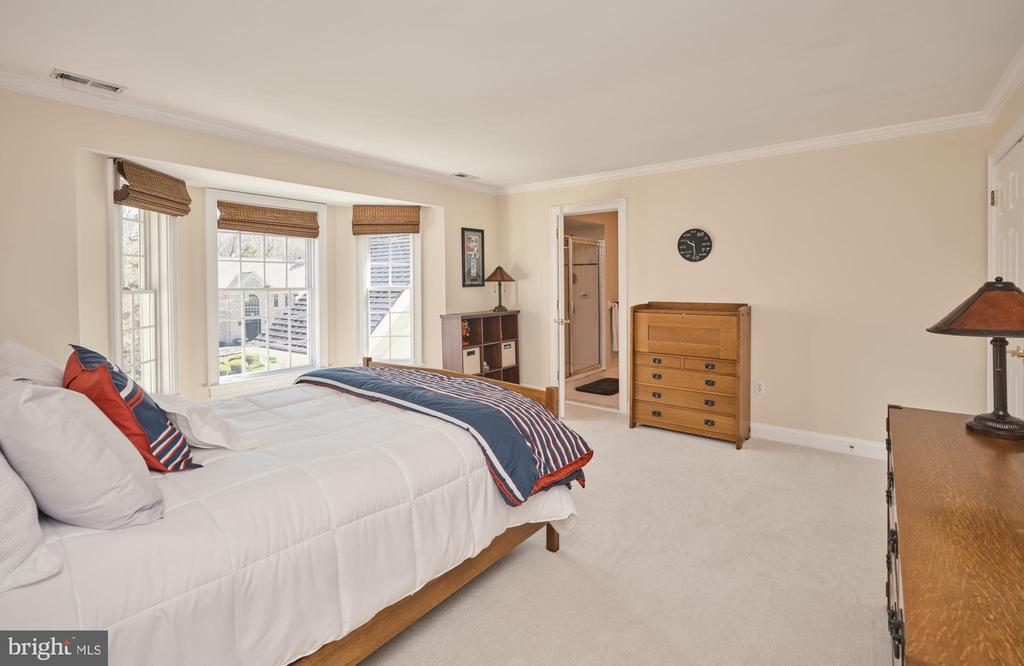 4 KINGSWOOD DRIVE