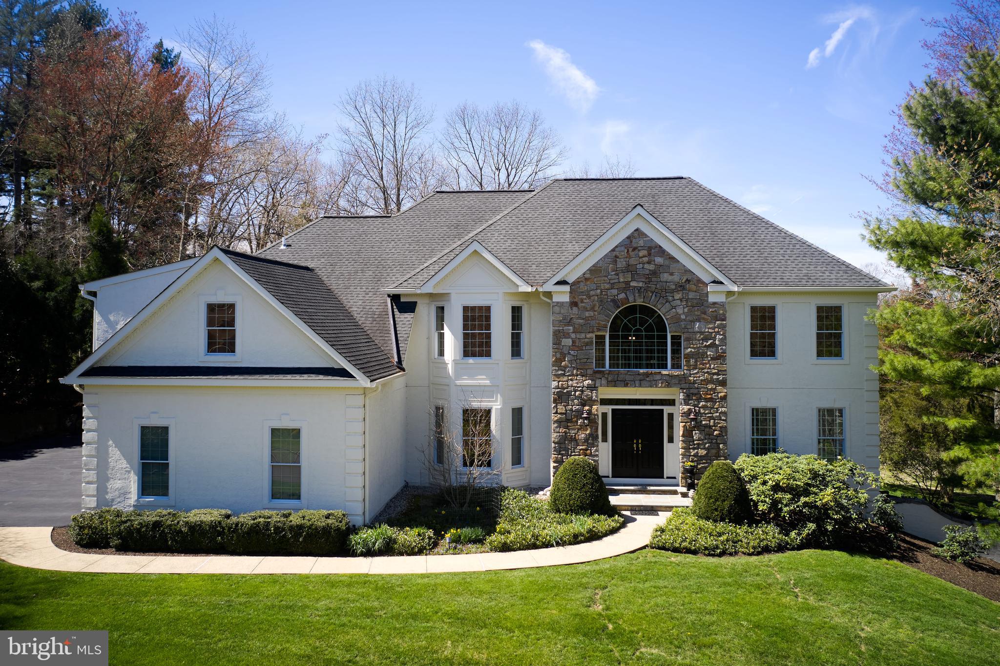 4 KINGSWOOD DRIVE
