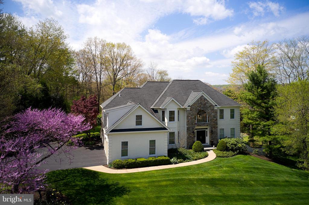 4 KINGSWOOD DRIVE