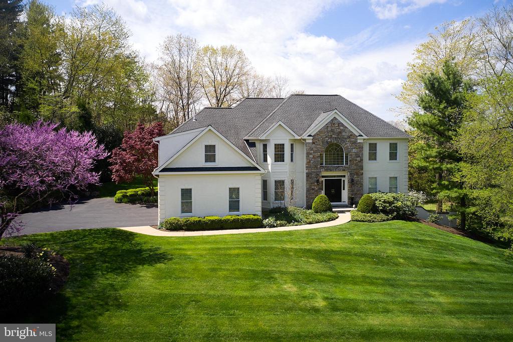 4 KINGSWOOD DRIVE