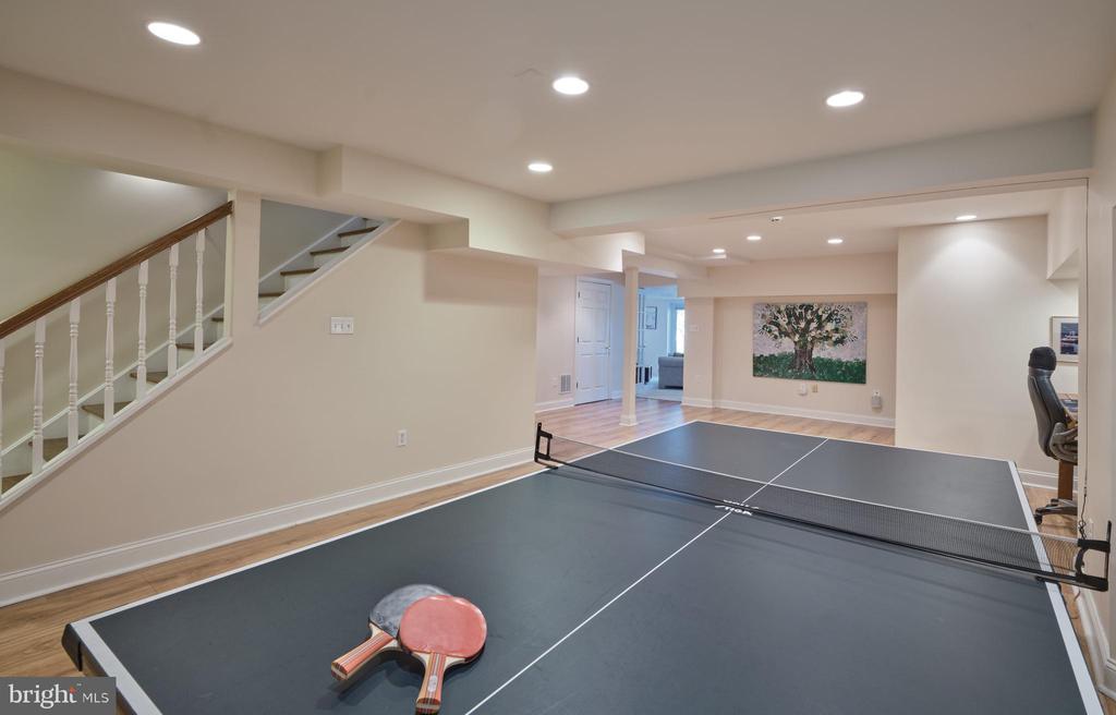 4 KINGSWOOD DRIVE