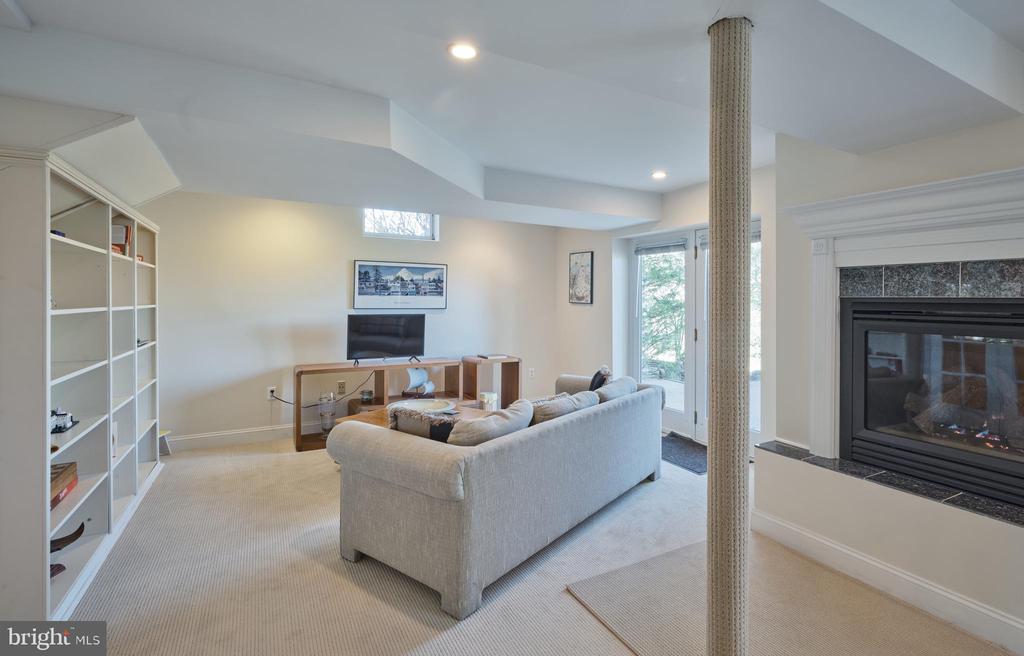 4 KINGSWOOD DRIVE