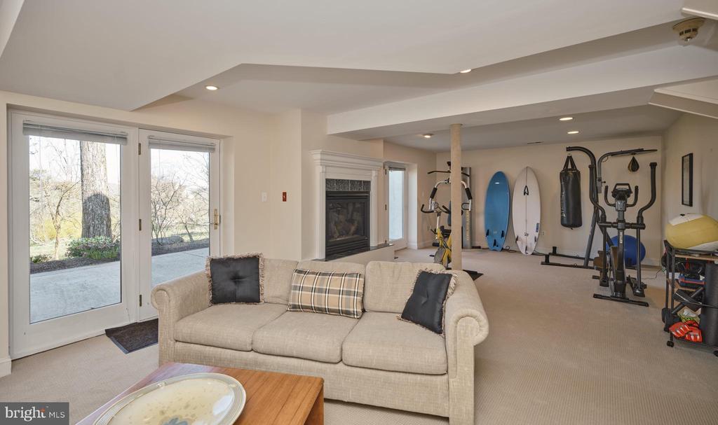 4 KINGSWOOD DRIVE