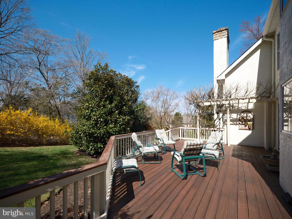 4 KINGSWOOD DRIVE