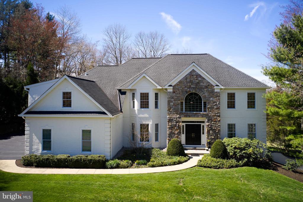 4 KINGSWOOD DRIVE