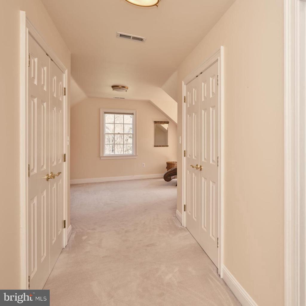 4 KINGSWOOD DRIVE