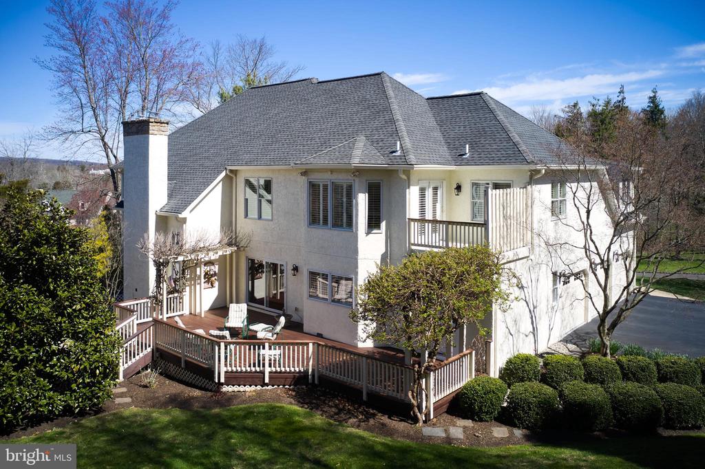 4 KINGSWOOD DRIVE
