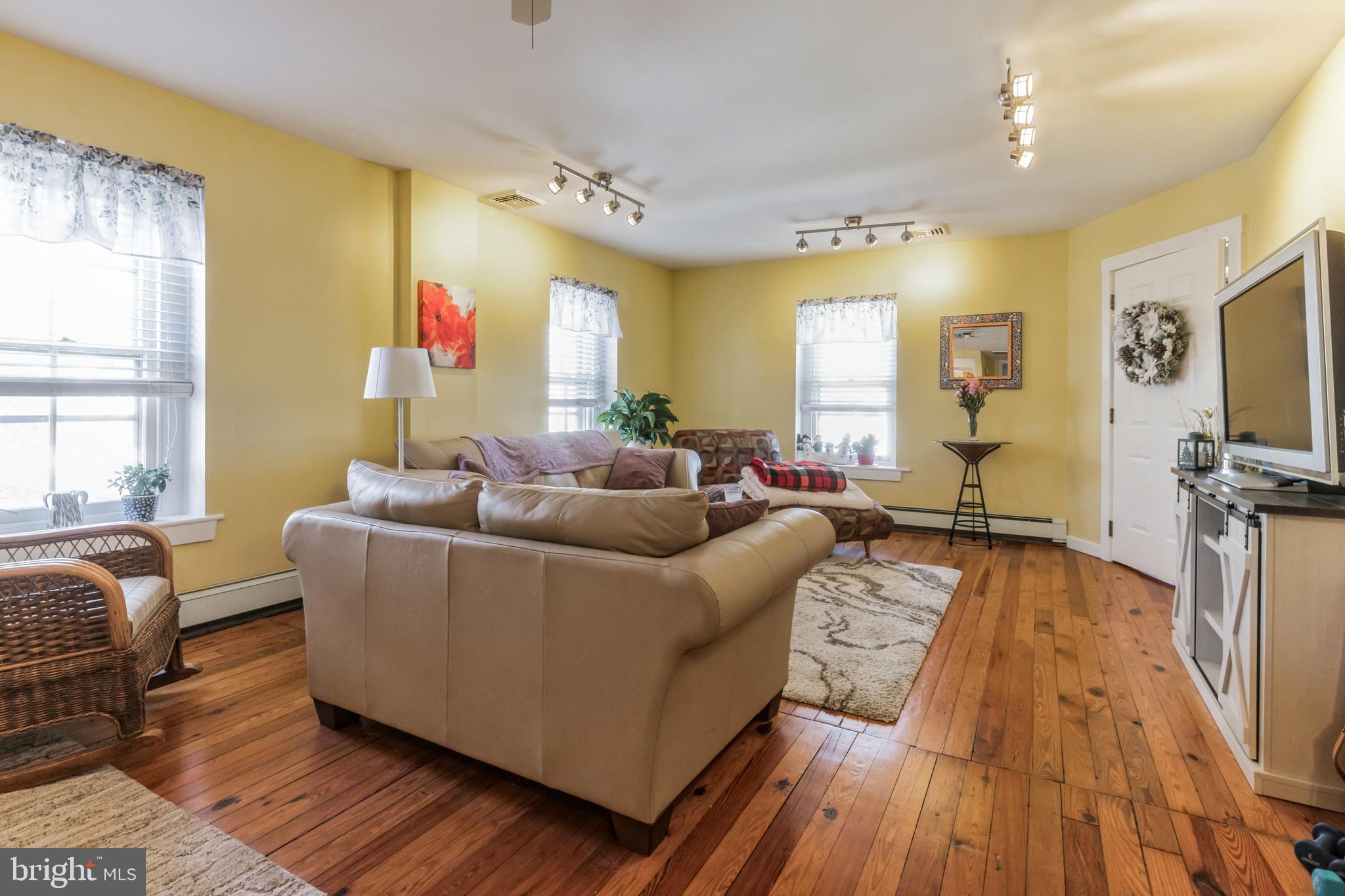 420 W CHESTNUT STREET