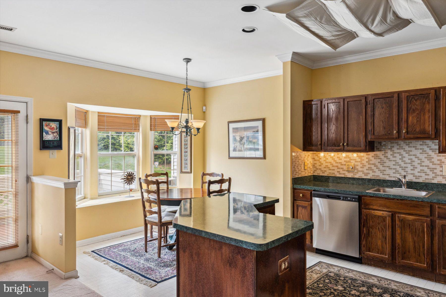 422 FAIRVIEW WAY