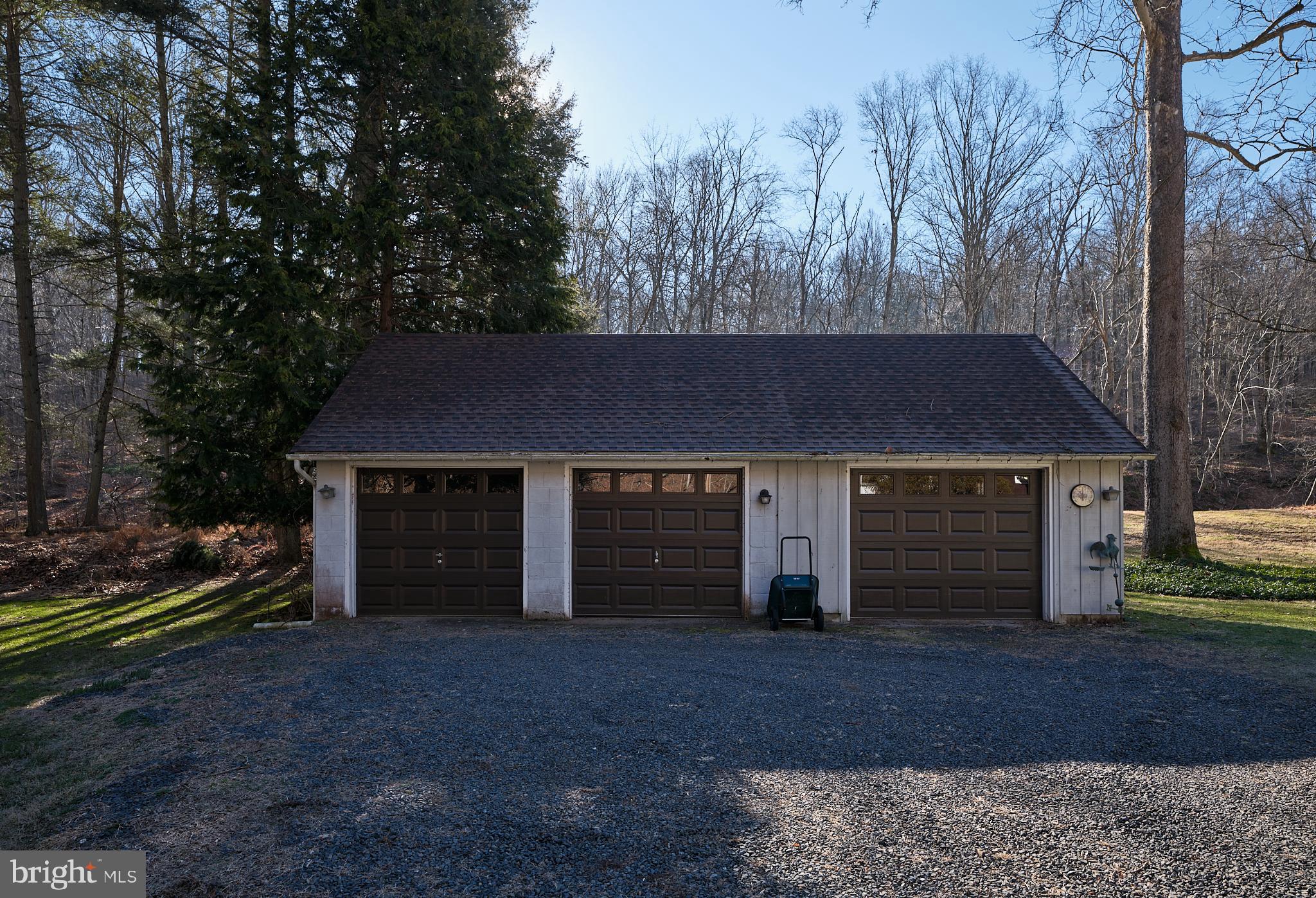 6586 FLEECYDALE ROAD