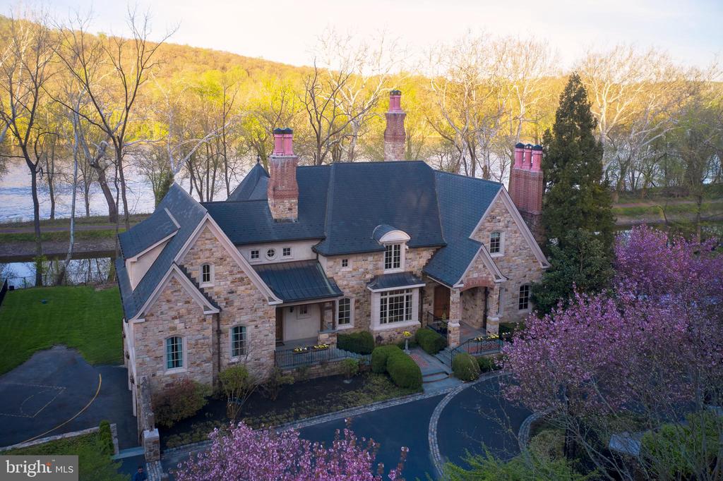 1726 RIVER ROAD