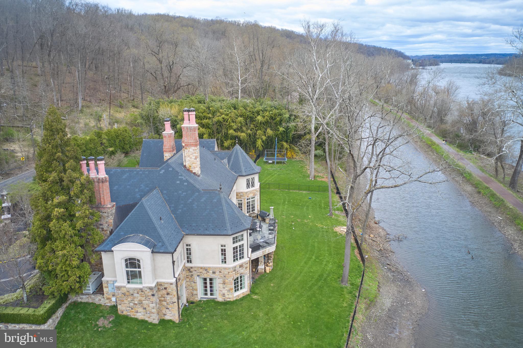 1726 RIVER ROAD