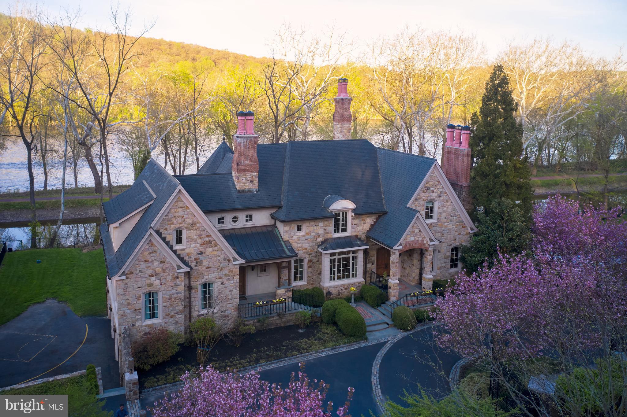 1726 RIVER ROAD