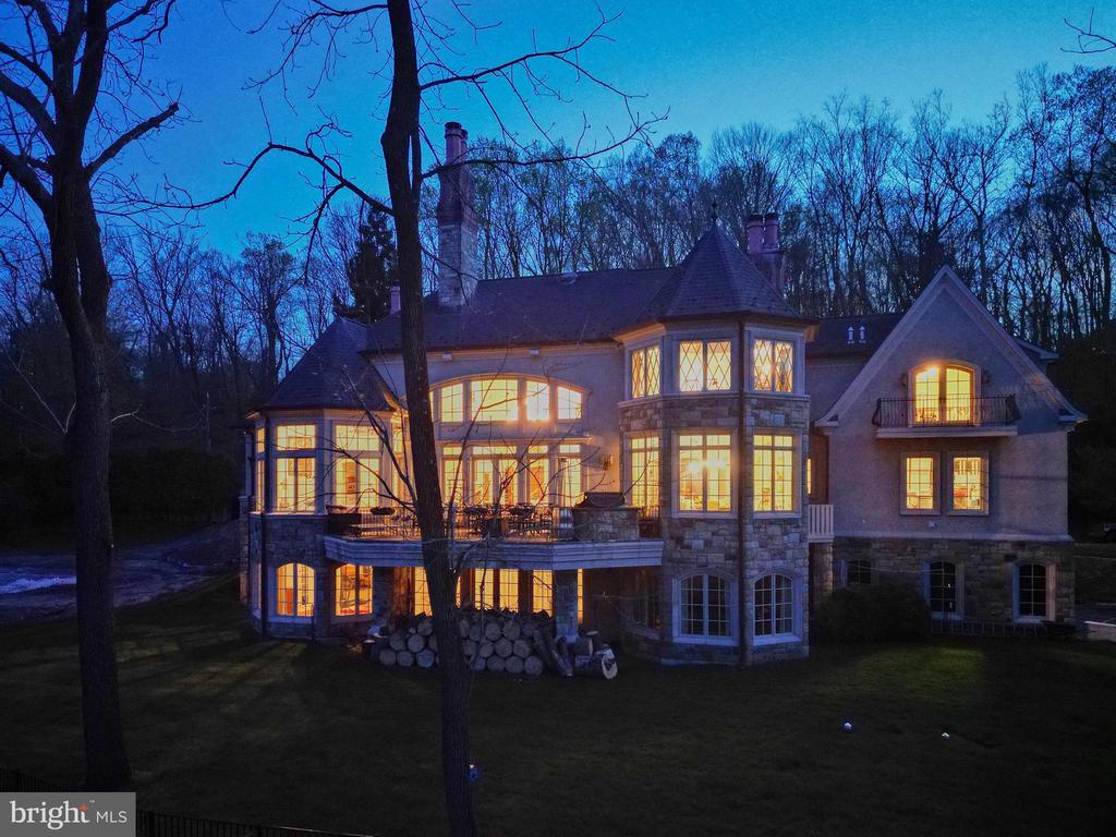 1726 RIVER ROAD