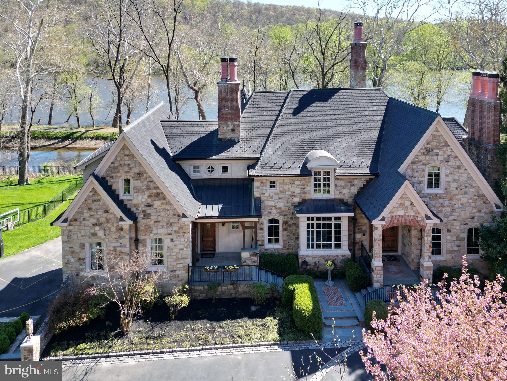 1726 RIVER ROAD